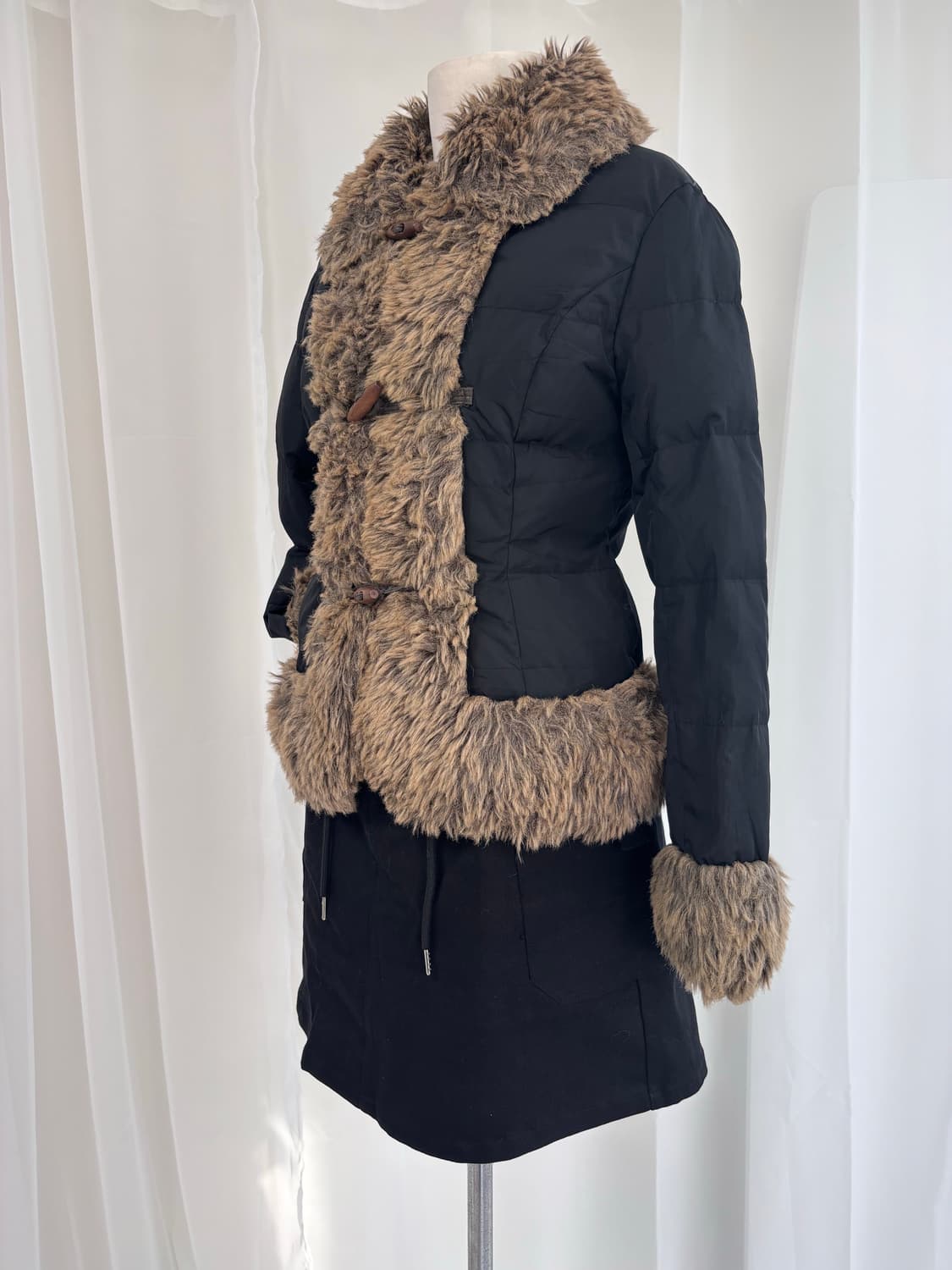 L'est Rose 버키 퍼 배색 토글 패딩 상품이미지2