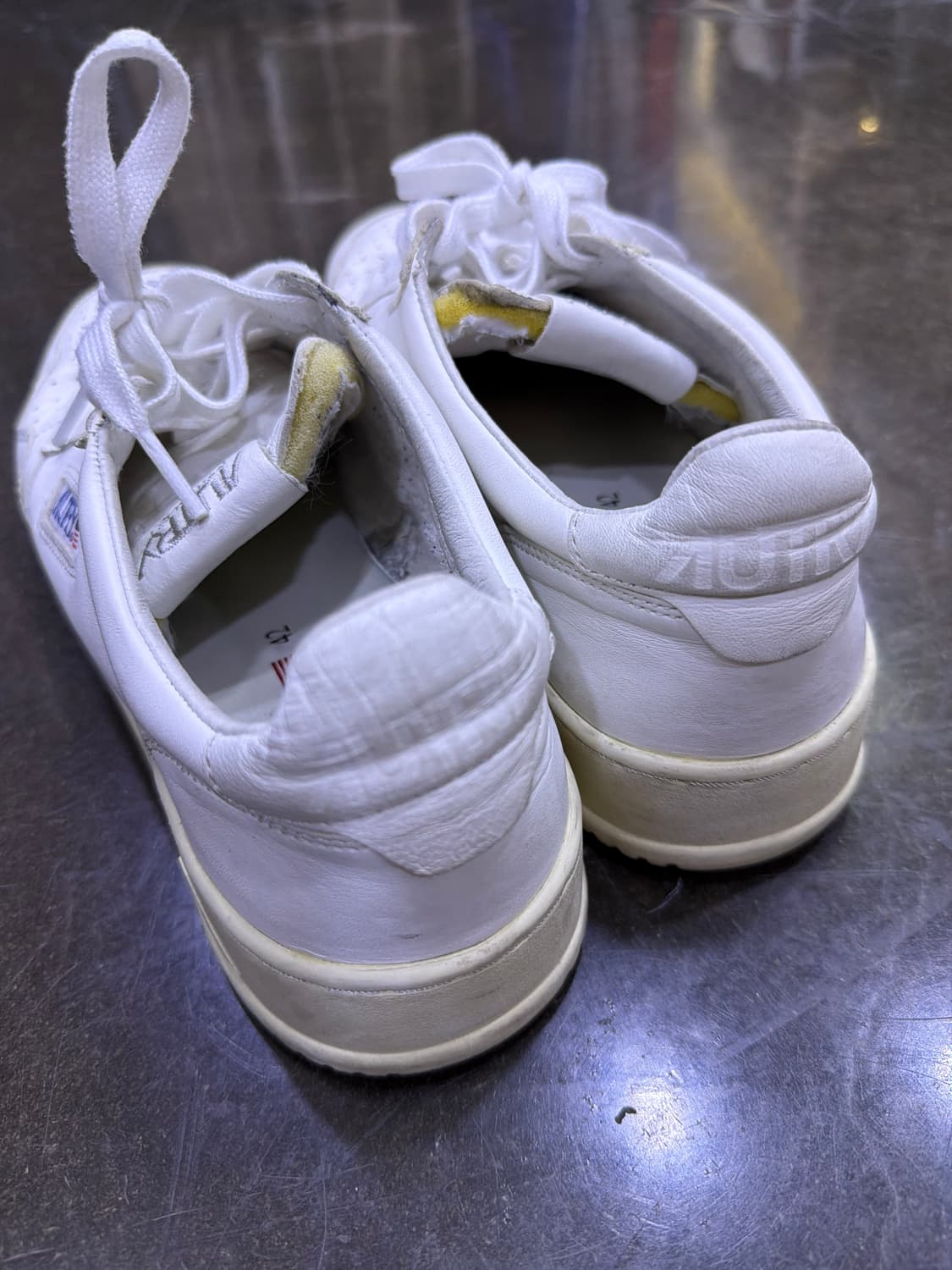 오트리 메달리스트 고트스킨 스니커즈 42 상품이미지6