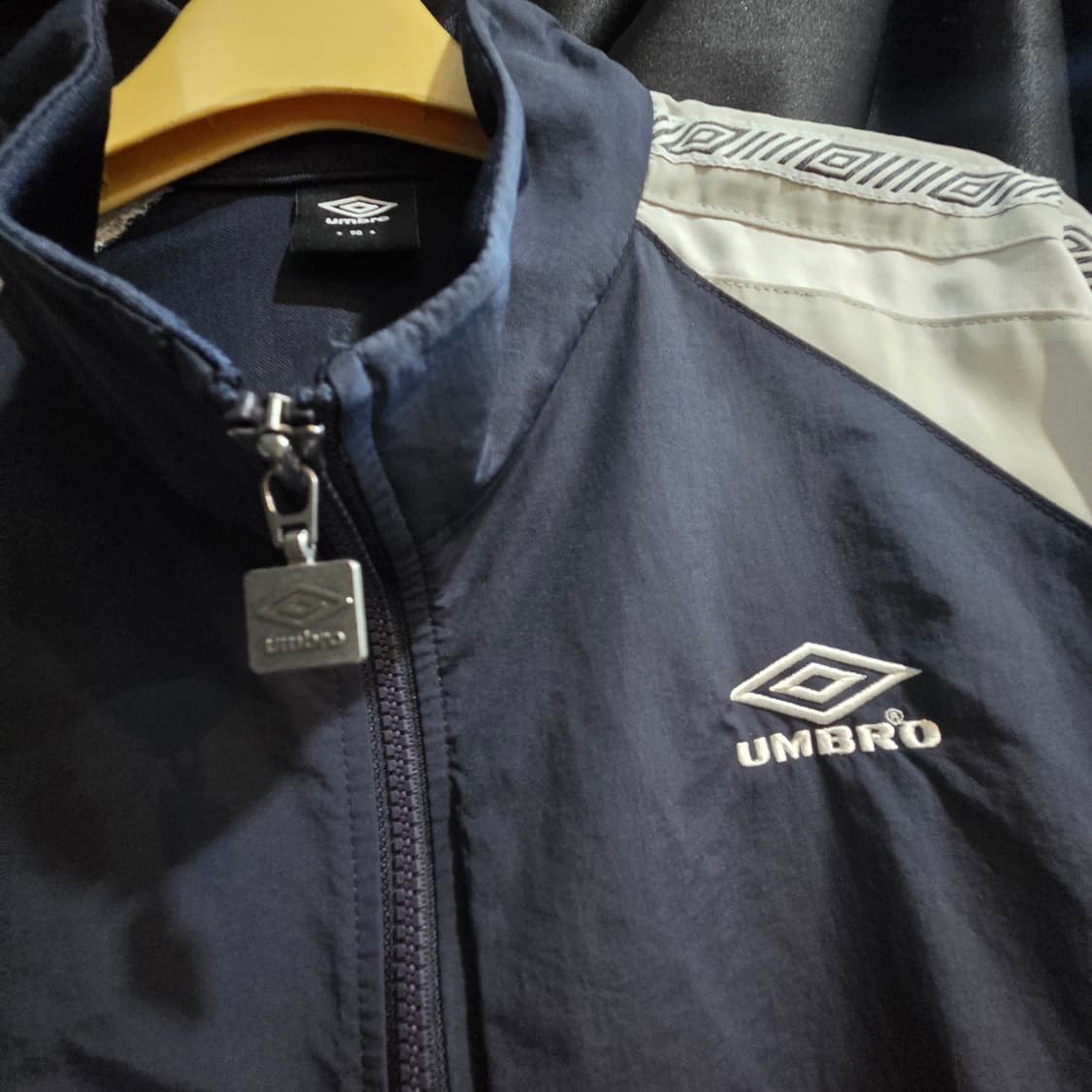 엄브로 웜업 바람막이 자켓 상품이미지4