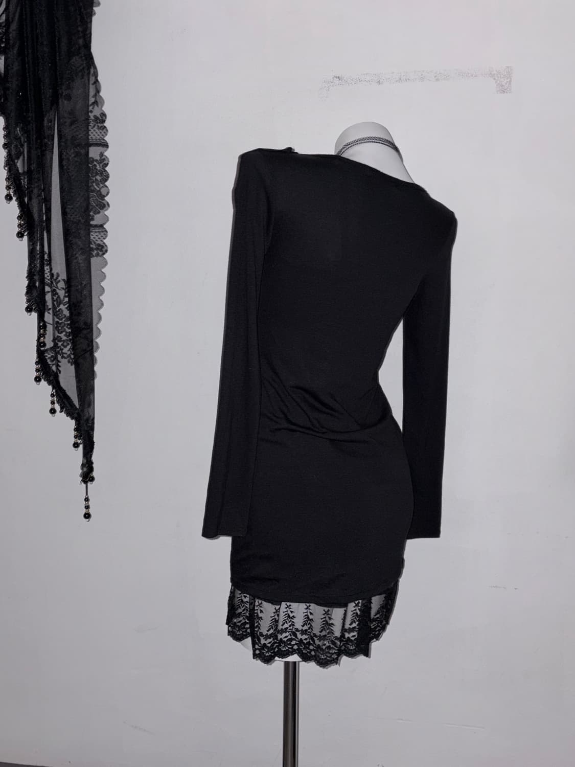 블랙 러플 원피스 연말모임룩 추천 🖤  상품이미지4