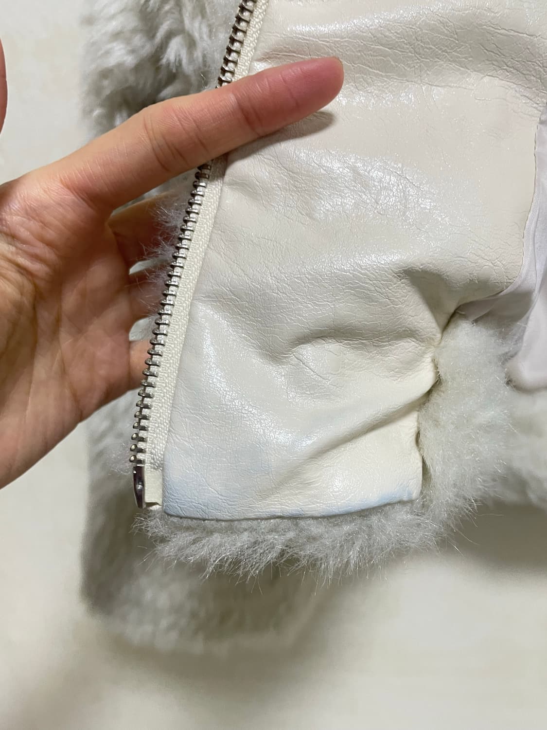 아모멘토 헤어리퍼자켓 아이보리 상품이미지6