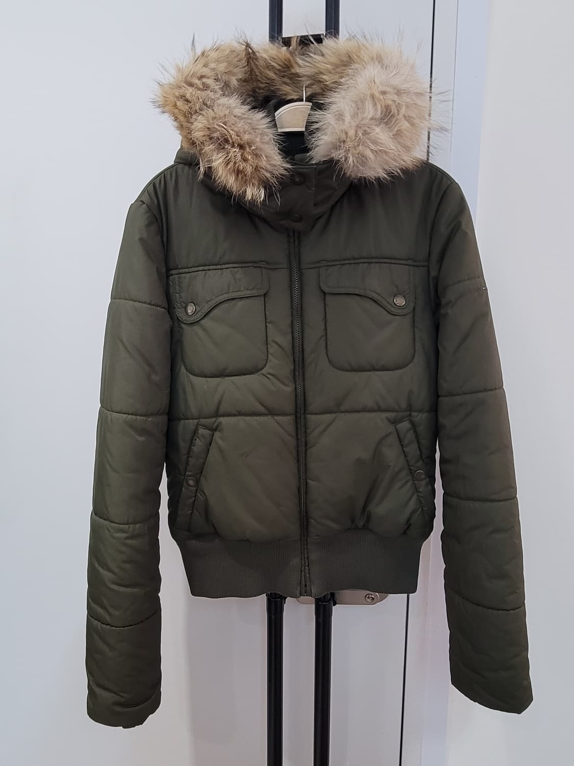 타미힐피거 카키색 후드 코요테퍼 숏패딩 봄버 44~55 상품이미지1