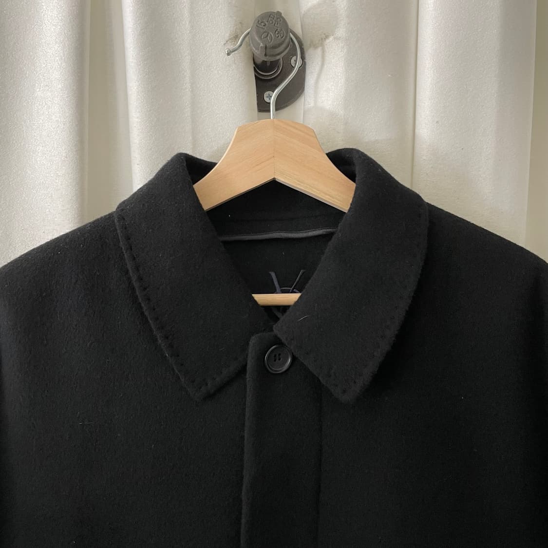 입생로랑 블랙 모직 싱글 코트 상품이미지4