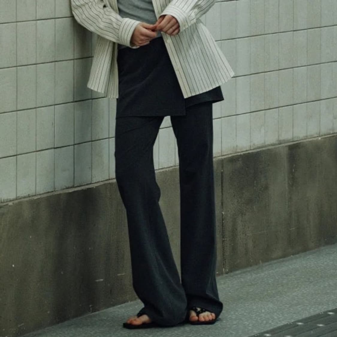 레이브 버클 레이어드 치마바지 슬랙스 그레이 상품이미지4