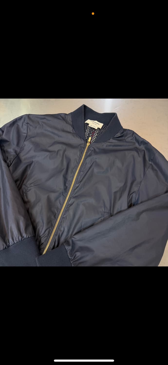 [라오브전포점] 톰브라운 백삼선 스트라이프 금장 봄버 자켓 상품이미지3