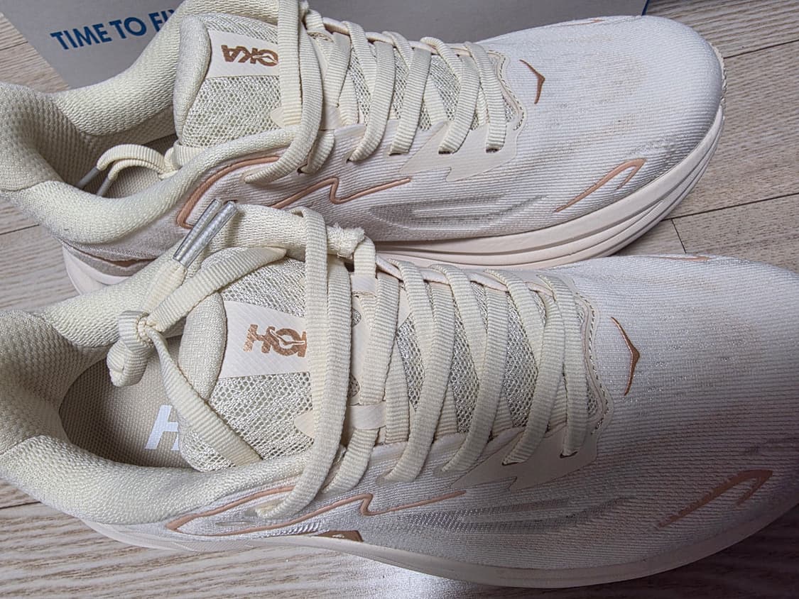 호카 클리프톤10 베이지색 런닝화 상품이미지3