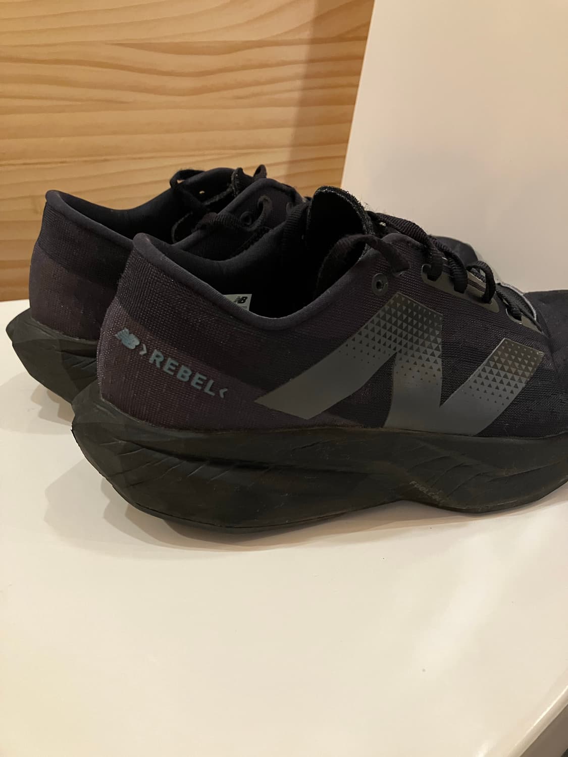 뉴발란스 러닝화 퓨어셀 레벨 v4 블랙 그래픽 상품이미지7