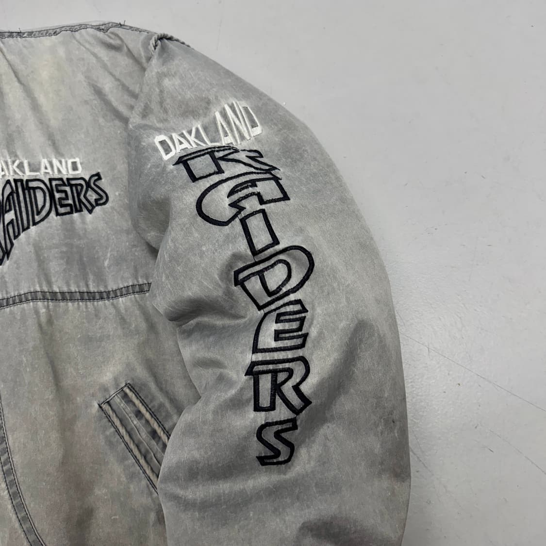 넛맥 90s NFL 오클랜드 레이더스 스톤워싱 항공 자켓 상품이미지6