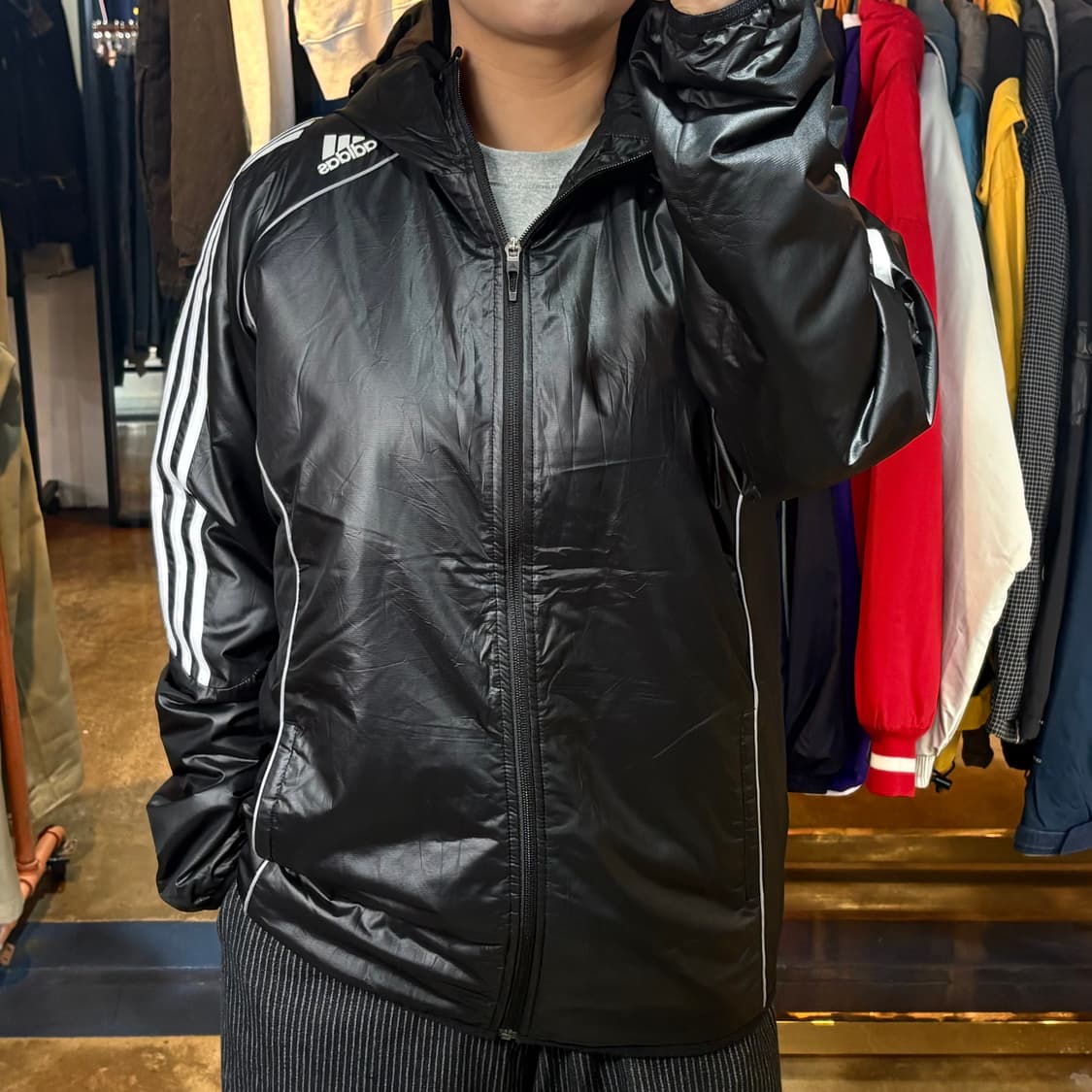 아디다스 사이드라인 블랙 유광 점퍼 상품이미지1