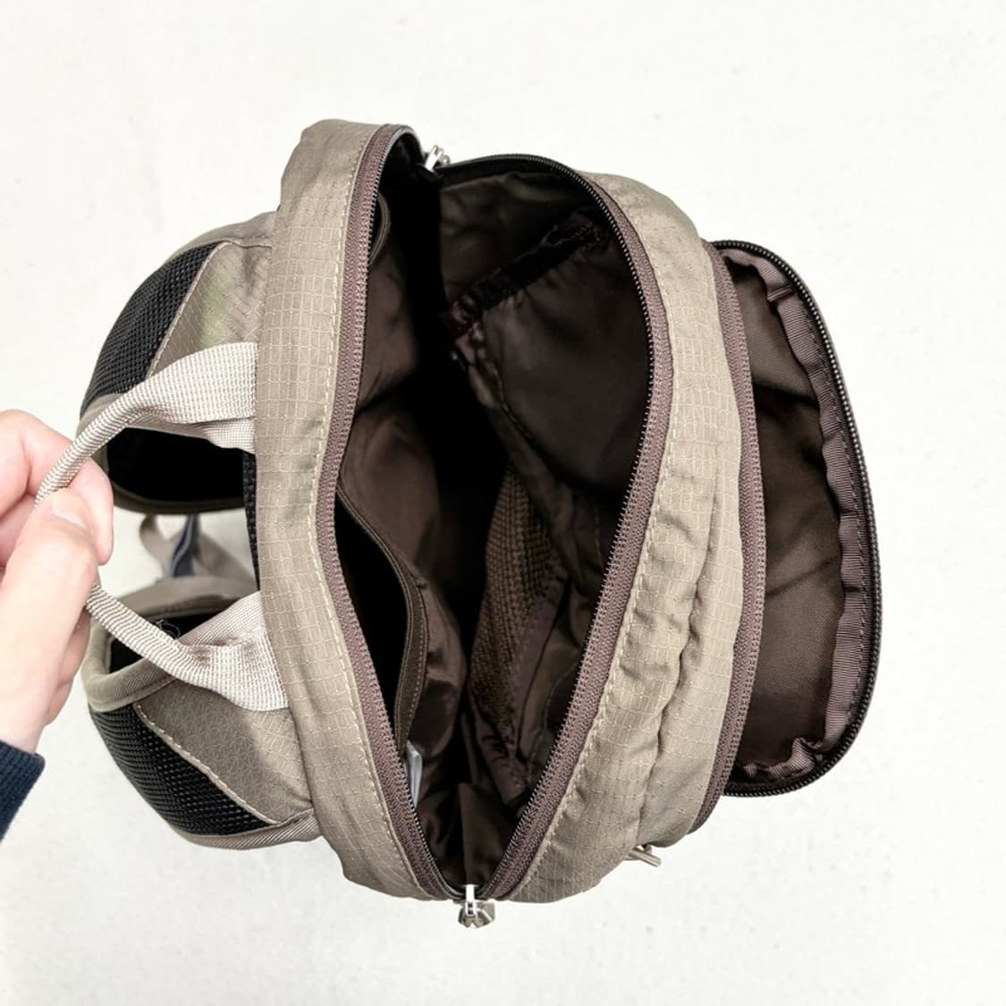 THE NORTH FACE 카키 브라운 12L 백팩 상품이미지6