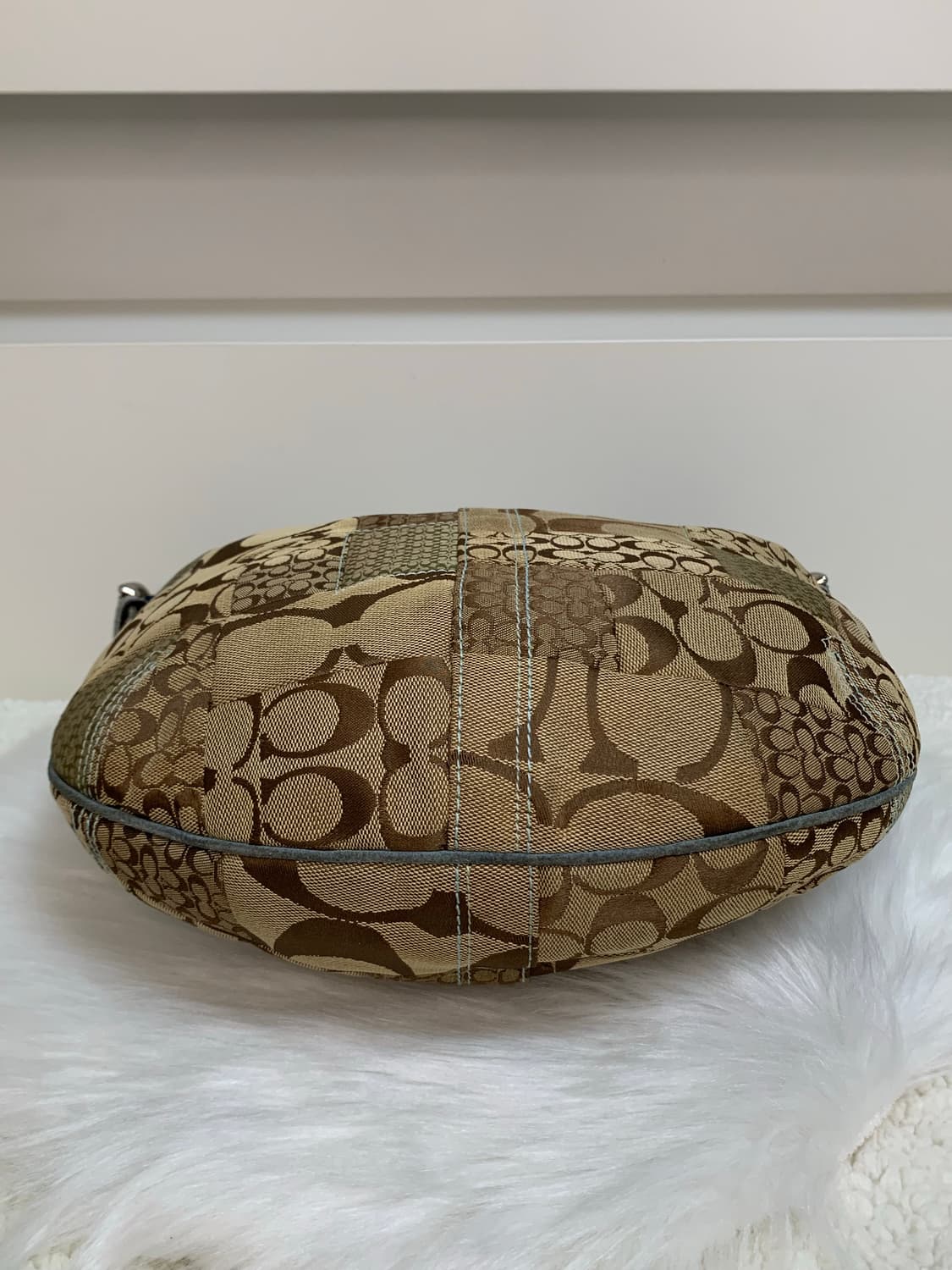 코치 블루 포인트 패치워크 호보 태슬 숄더백 상품이미지5