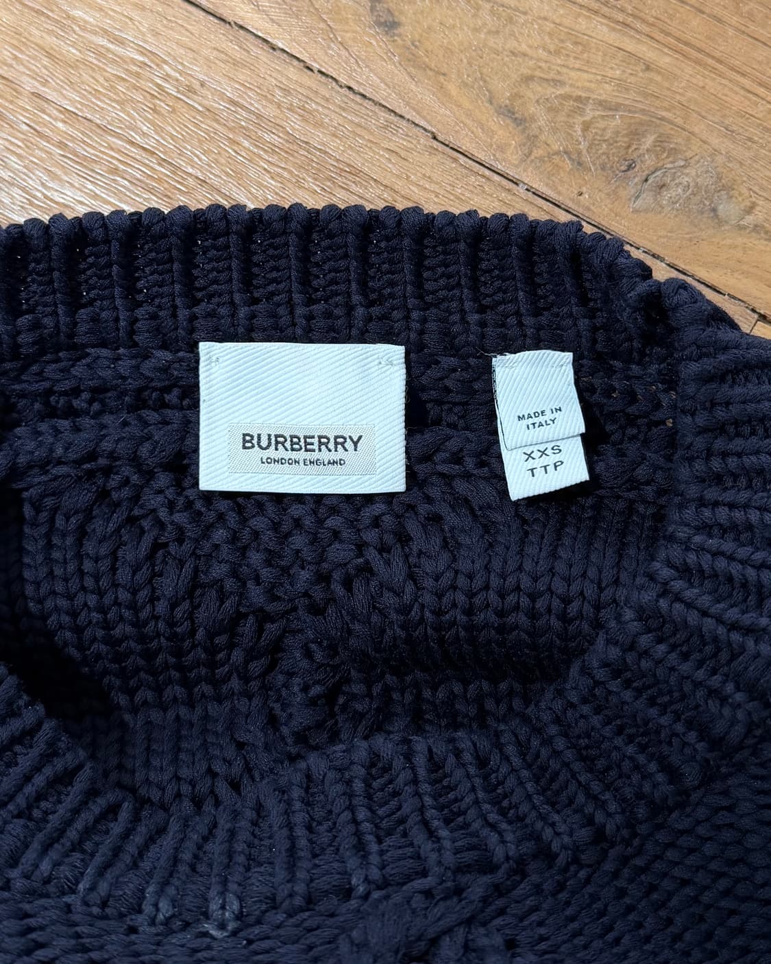 버버리 네이비 프론트 컷아웃 니트 상품이미지7