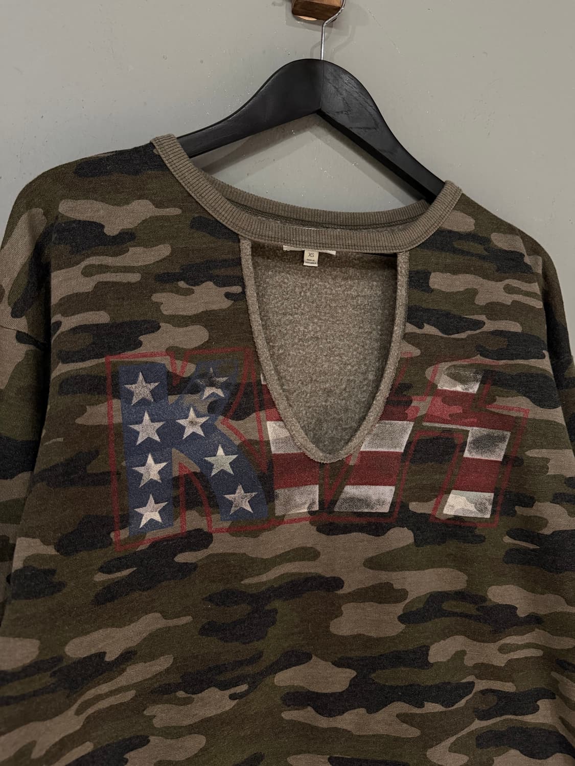 kiss lettering camo pattern sleeve 상품이미지5