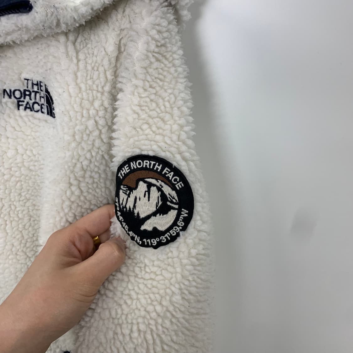 노스페이스 신형 화이트 쉐르파 후드 자켓 상품이미지5