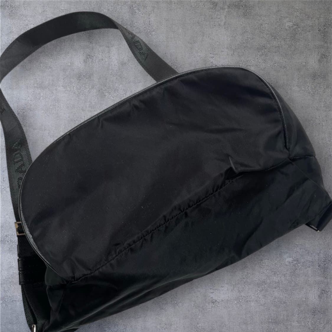 프라다 Prada 블랙 리나일론 바이커백  크로스백 스몰 상품이미지4