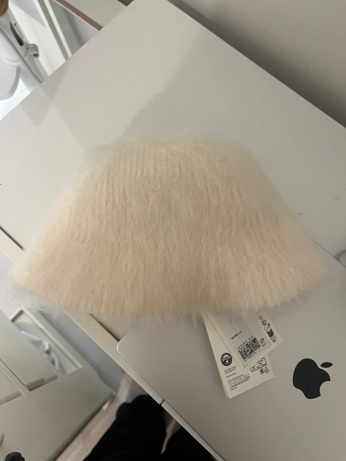 [새상품] 코스 모헤어 버킷햇 (에크루 컬러) 상품이미지4