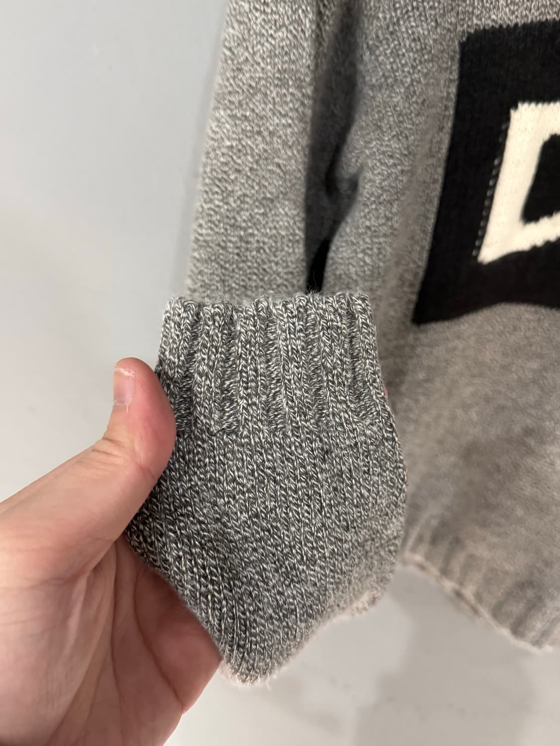 돌체앤가바나 스펠아웃 그레이 니트  상품이미지5