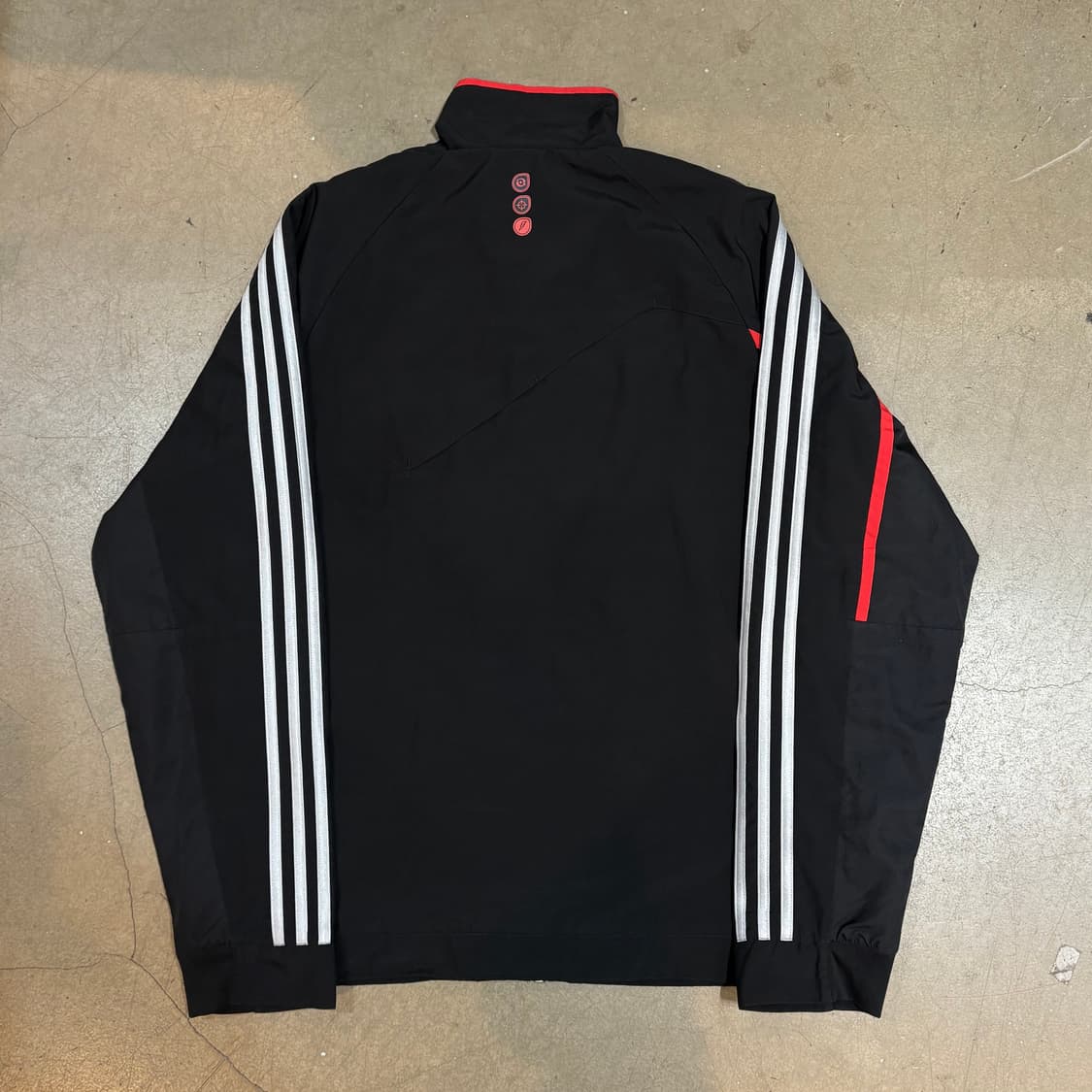 100 아디다스 리버풀 레드라인 블랙 바람막이  상품이미지3
