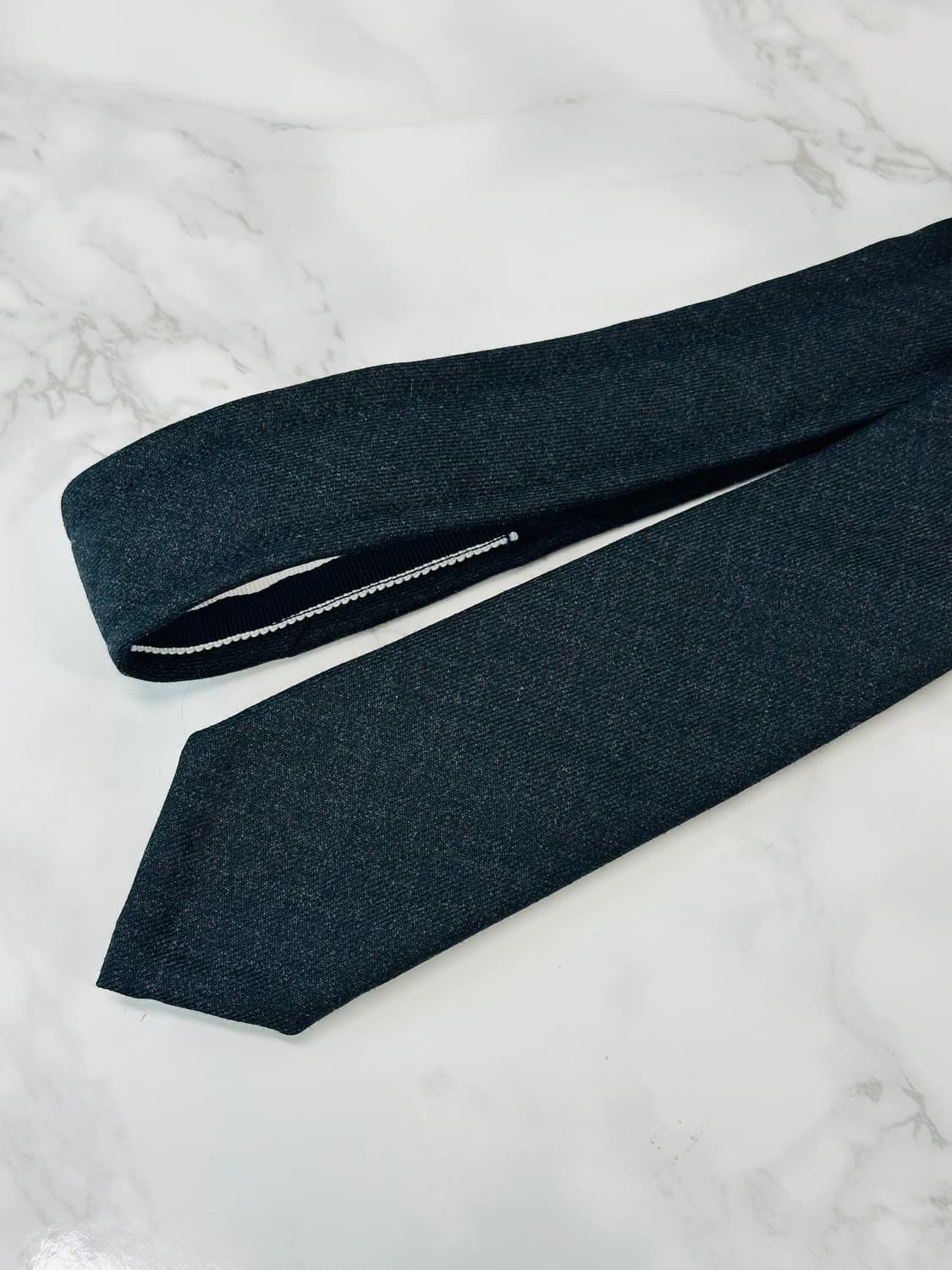 [정품] 톰브라운 스트라이프 클래식 타이 다크 그레이 상품이미지3