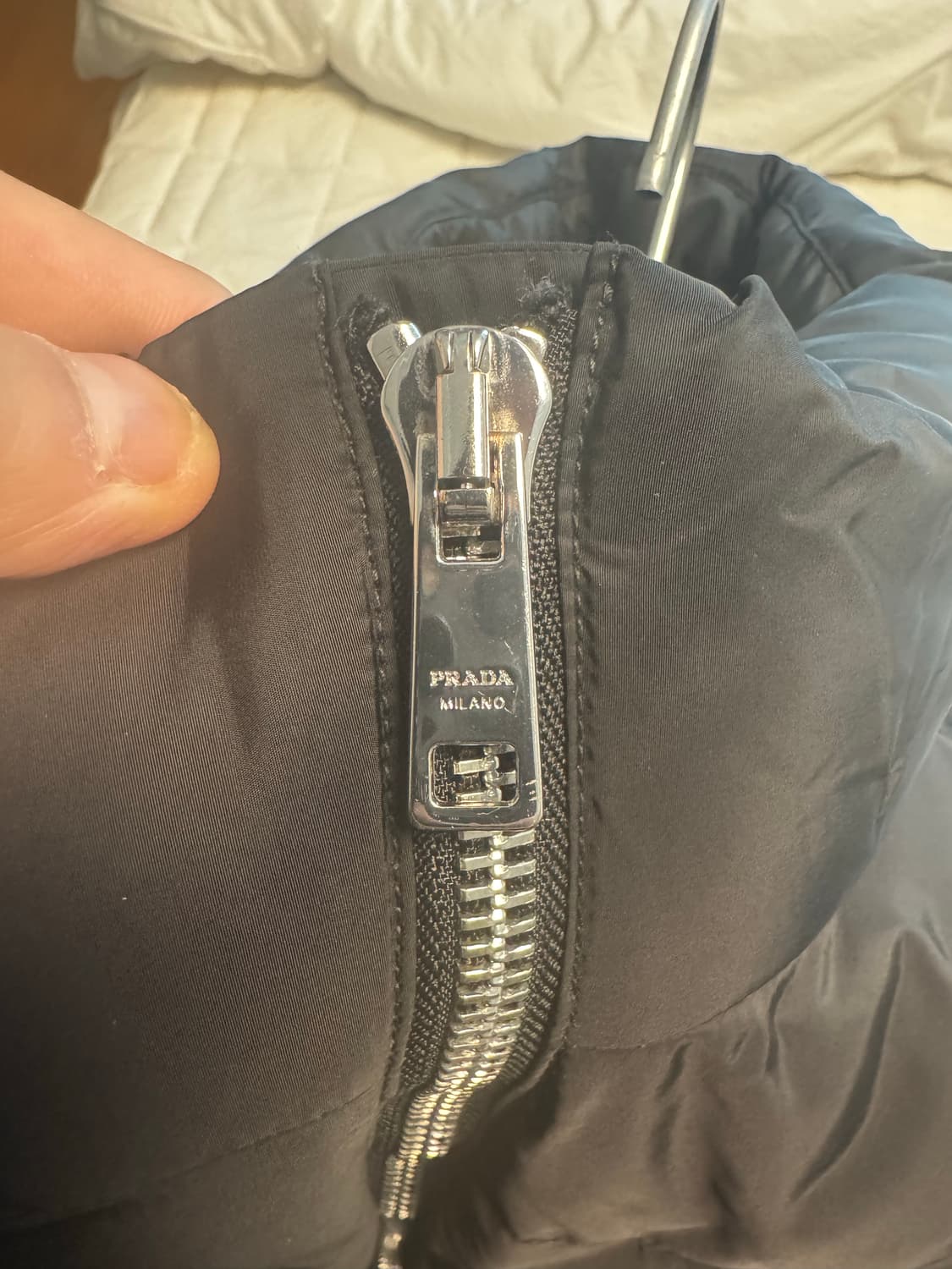 [54] 프라다 sgb112 패딩 블랙 상품이미지5