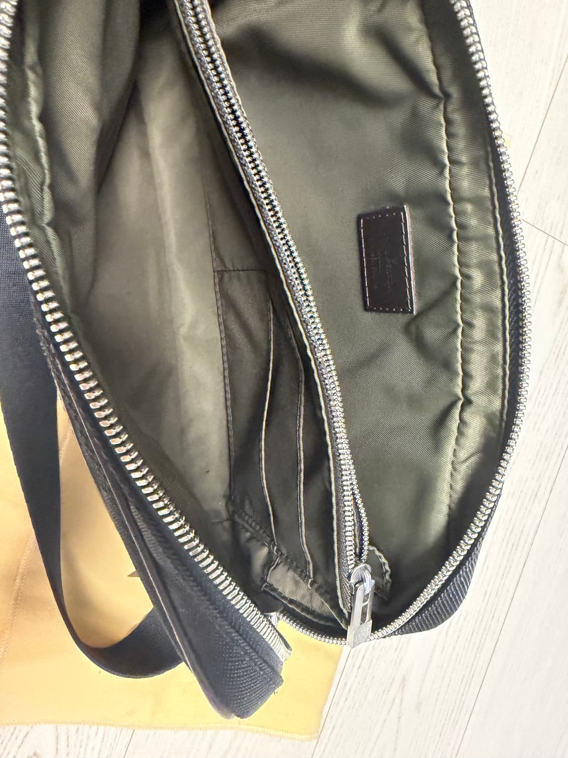 루이비통 제앙 아크로벳 힙색 크로스백 상품이미지3