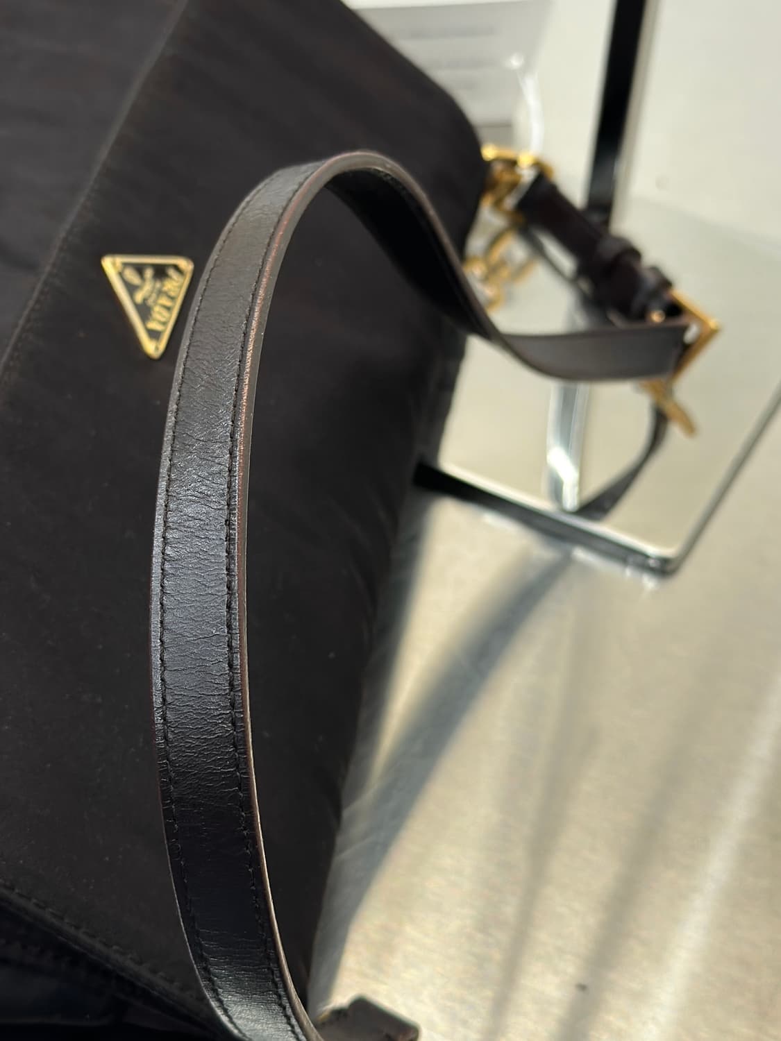 프라다 삼각로고 다크브라운 나일론 플랩 숄더백  상품이미지6