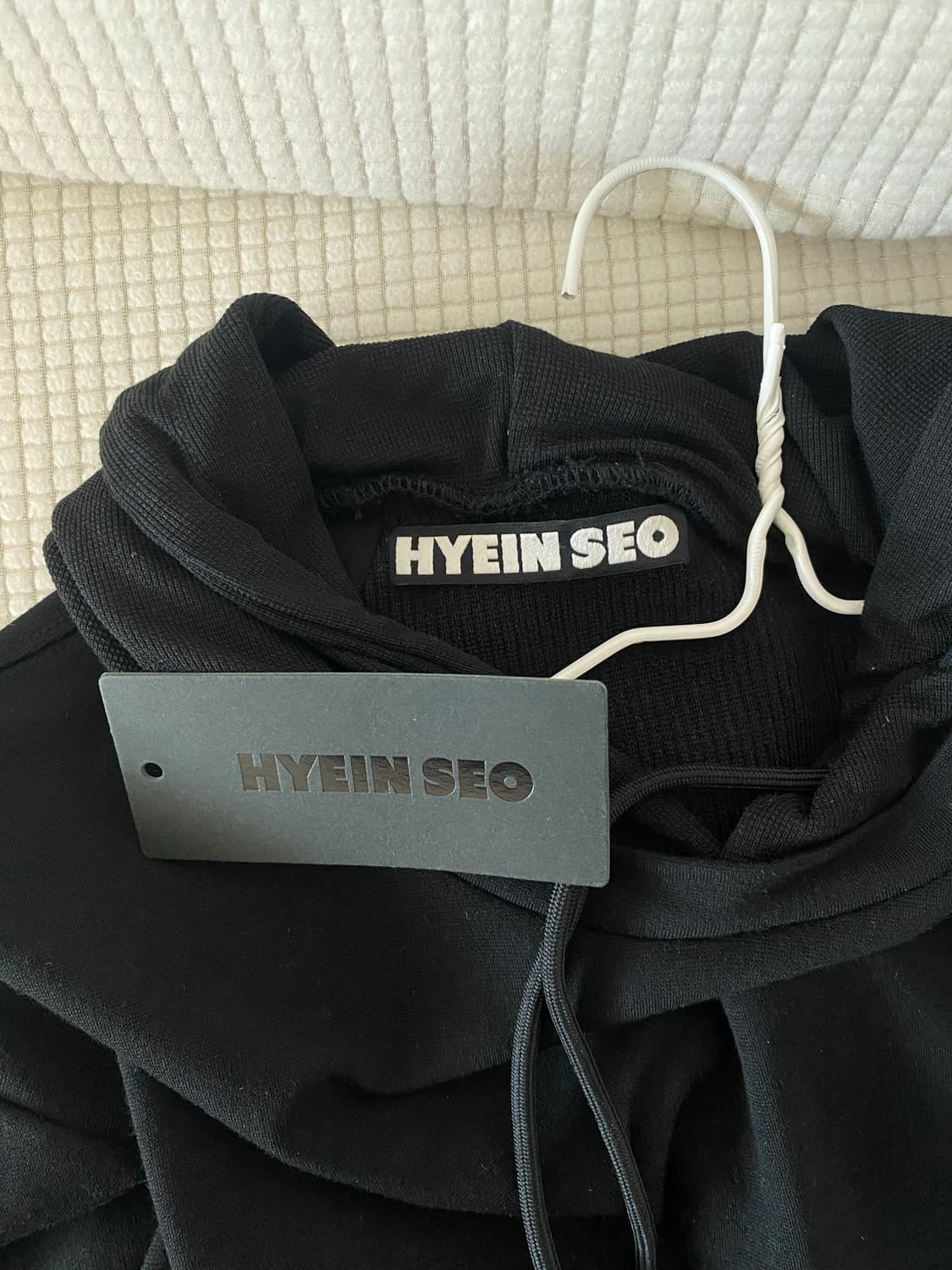 혜인서 트위스티드 후드 블랙2사이즈 상품이미지3