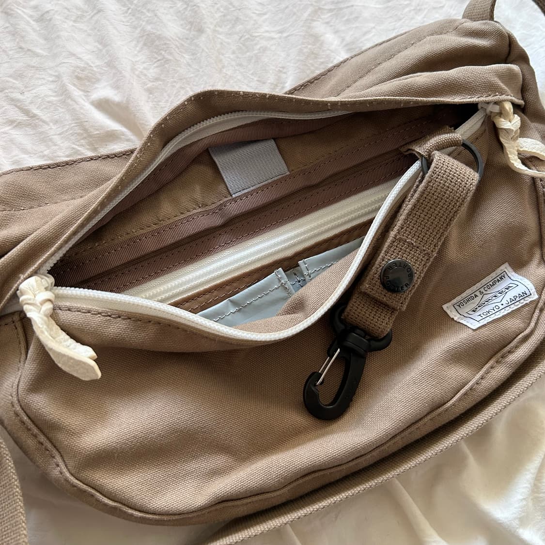 Porter Beat Beige Canvas Bag 상품이미지4