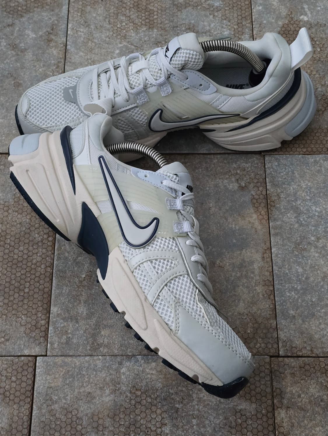 (250)나이키 v2k 런 플래티넘 틴트 상품이미지4