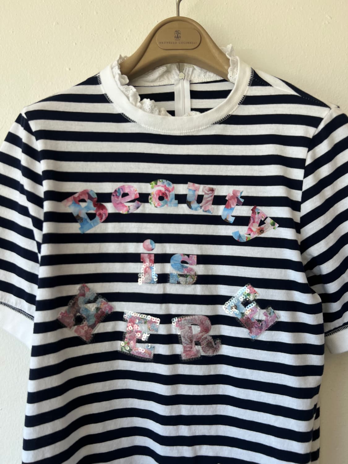 손정완 여성 네이비 스트라이프 레이스배색 반팔티셔츠 상품이미지1