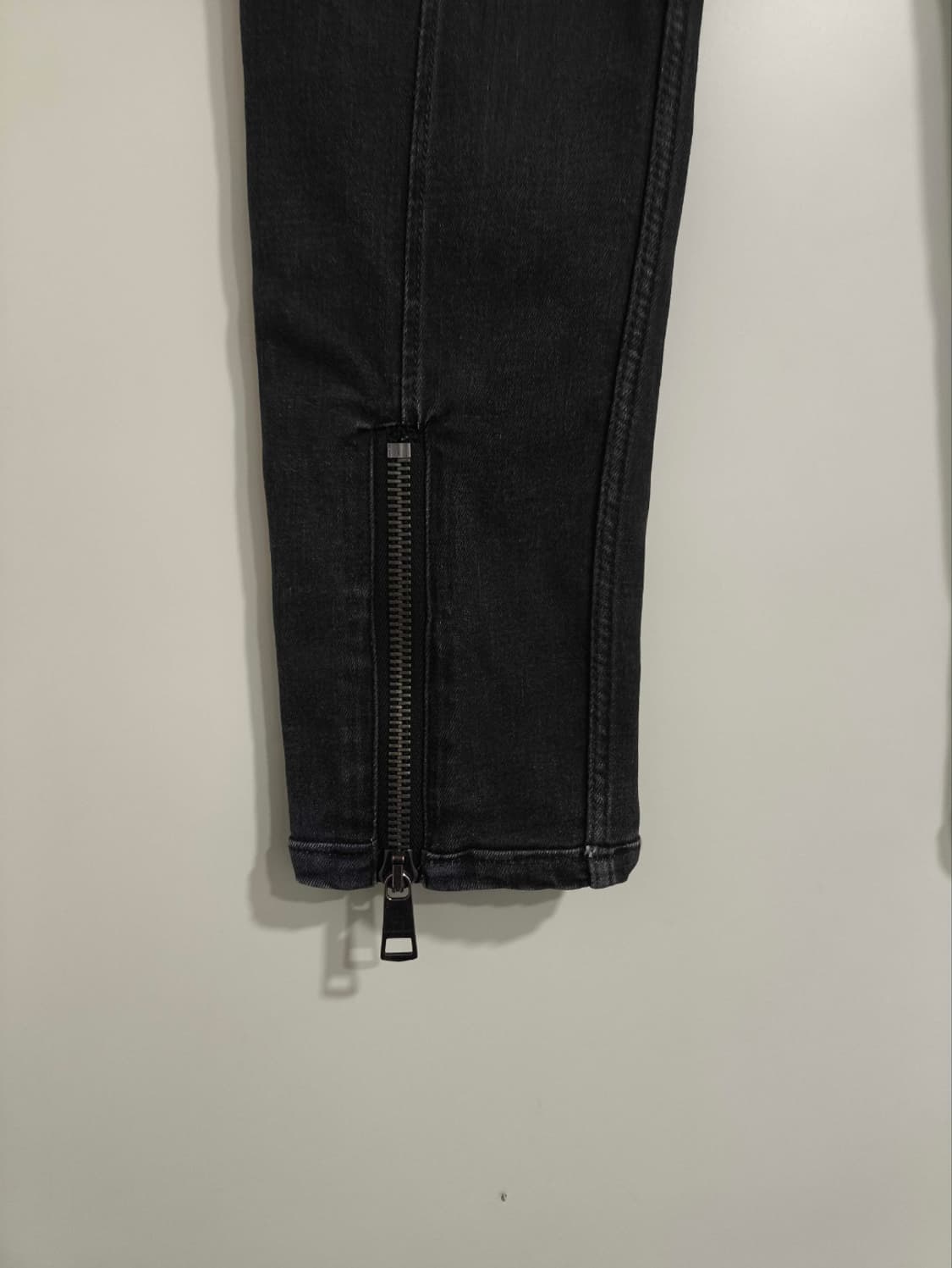 29 버버리 브릿 뒷 지퍼 블랙 데님 청바지 상품이미지3