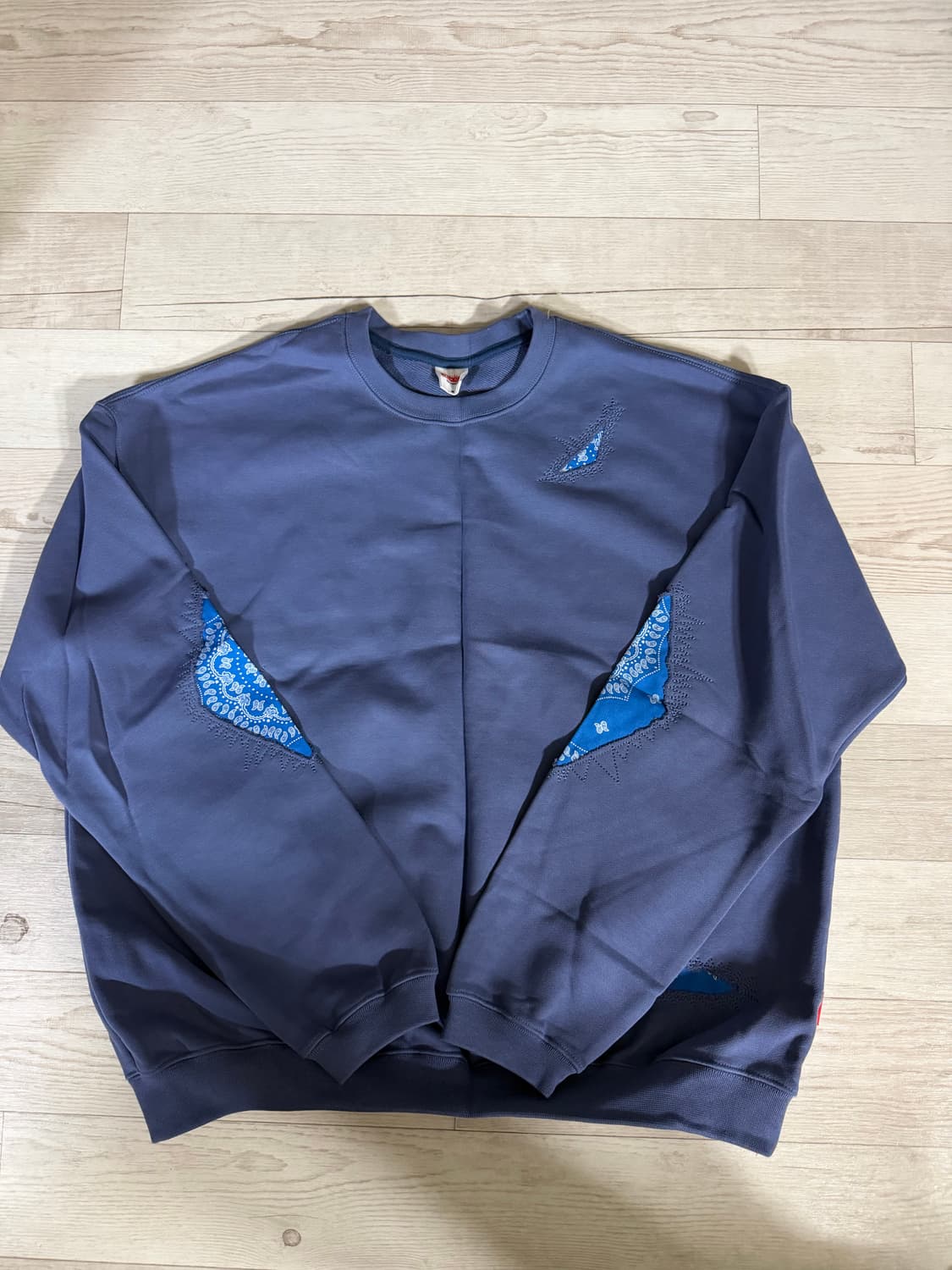 블랙아웃 반다나 스웻셔츠 블루 상품이미지1