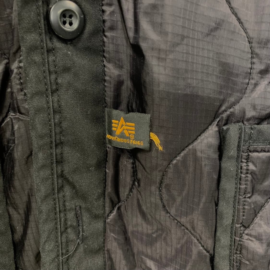 꼼데가르송 x 알파인더스트리 빅로고 블랙 퀼팅 자켓  상품이미지5