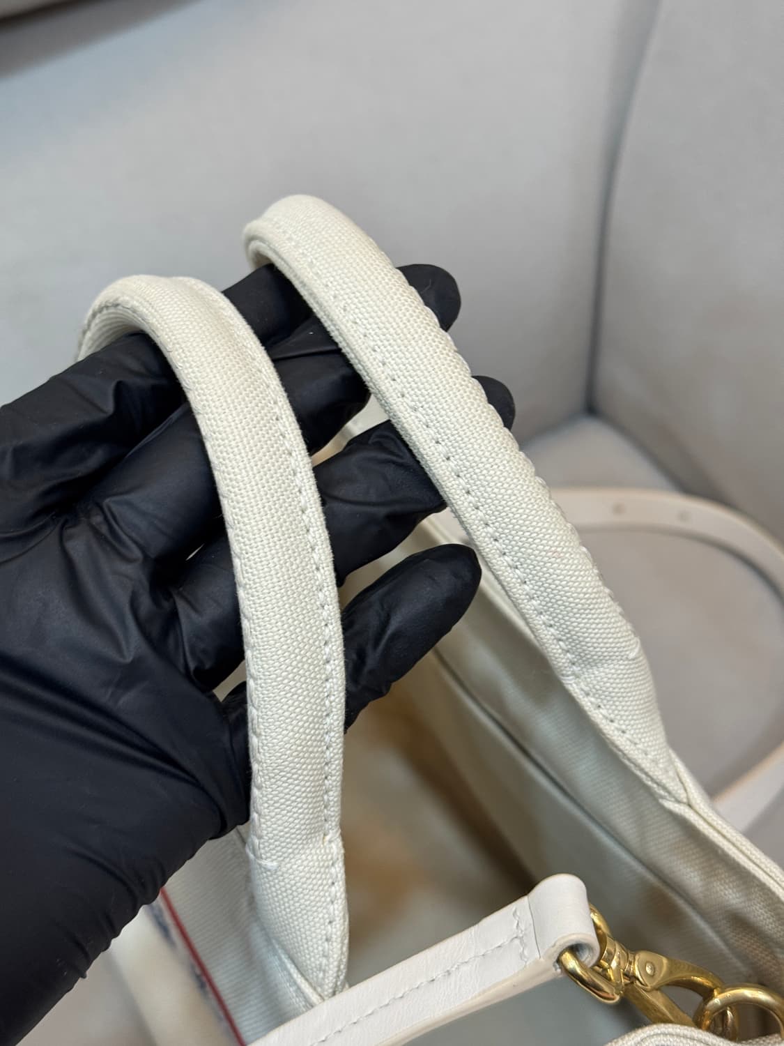 미우미우 자수 로고 캔버스 토트백 상품이미지5