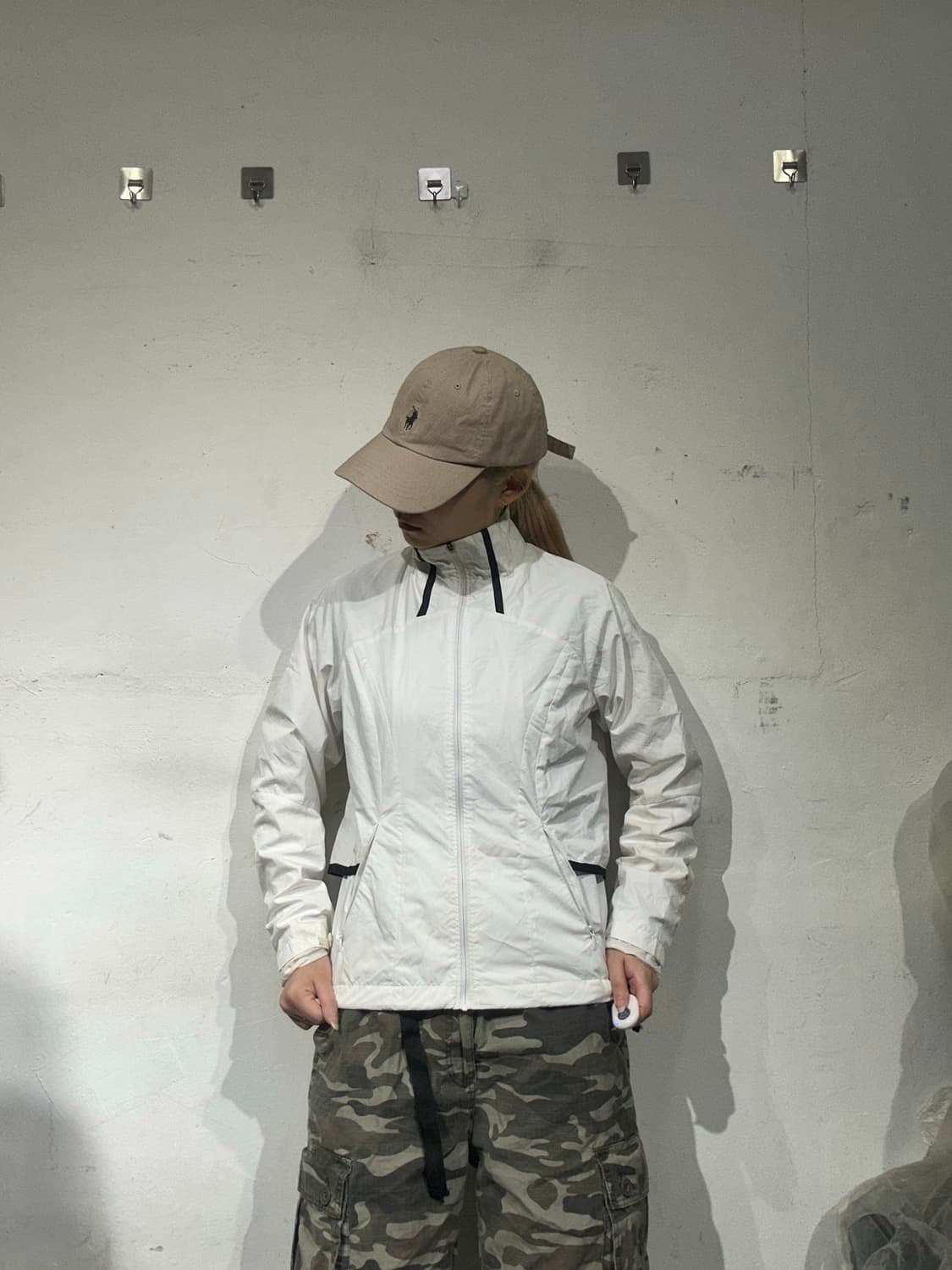 나이키 화이트 등산용 런닝 바람막이 자켓 S 상품이미지2