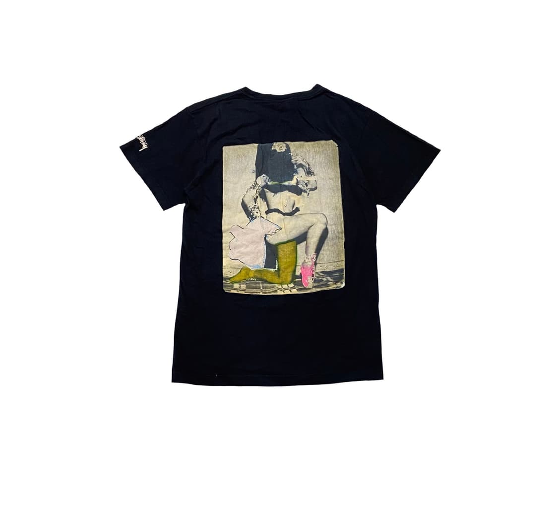 스투시 X 토무 고키타 프린팅 포켓 티셔츠 상품이미지1