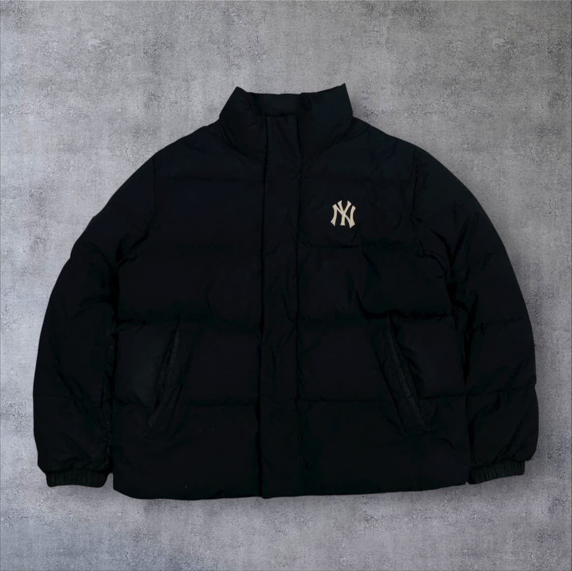 MLB 블랙 컬러 뉴욕양키스 빅로고 덕다운 푸퍼 패딩 상품이미지2