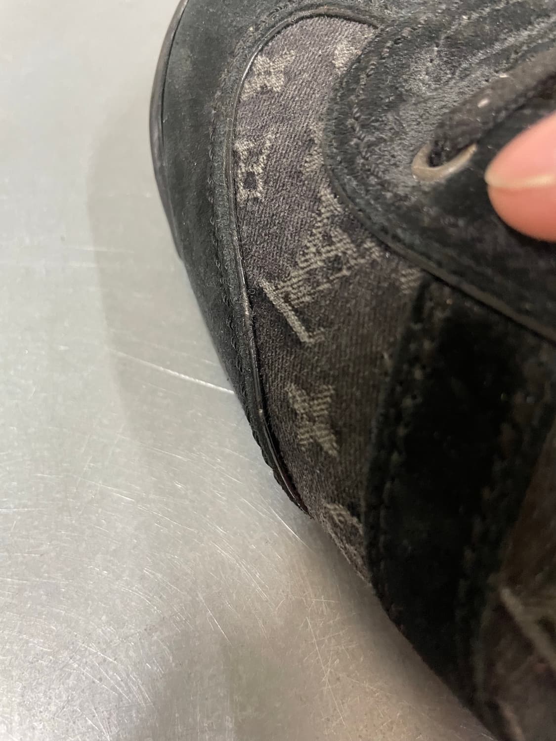 루이비통 블랙 데님 스니커즈 8.5 상품이미지9