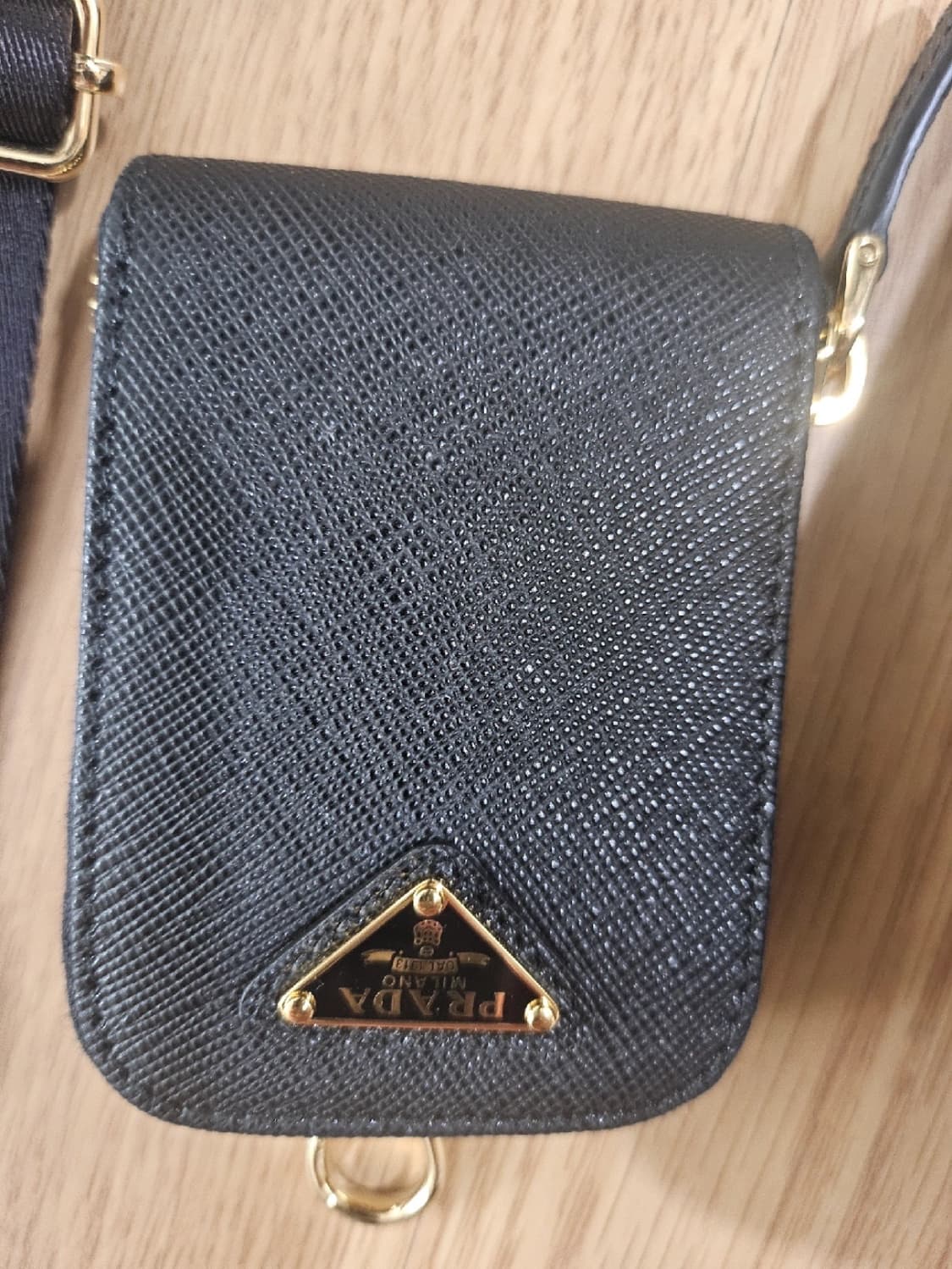 프라다 리에디션 사피아노 가죽백 상품이미지5