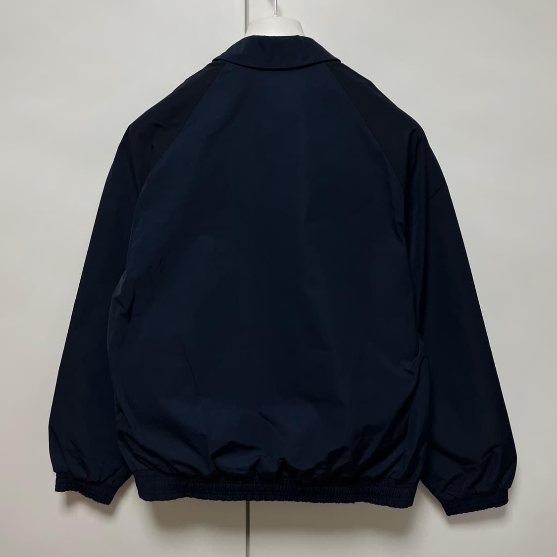 [6]슈슈통 25fw 턱 디테일 스포츠 자켓/네이비 상품이미지3