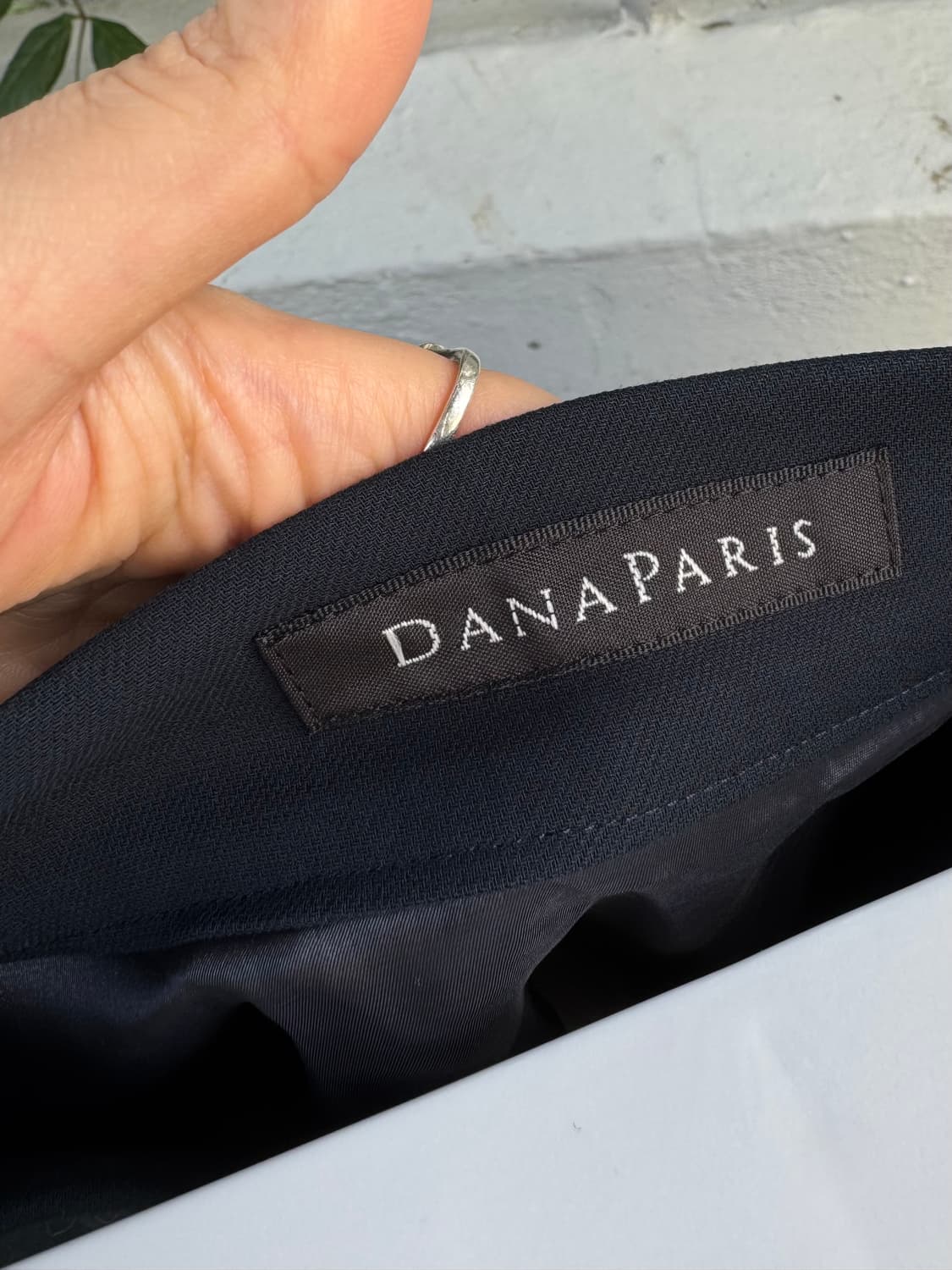 미니멀 아일렛 포인트 블랙 스커트 상품이미지3