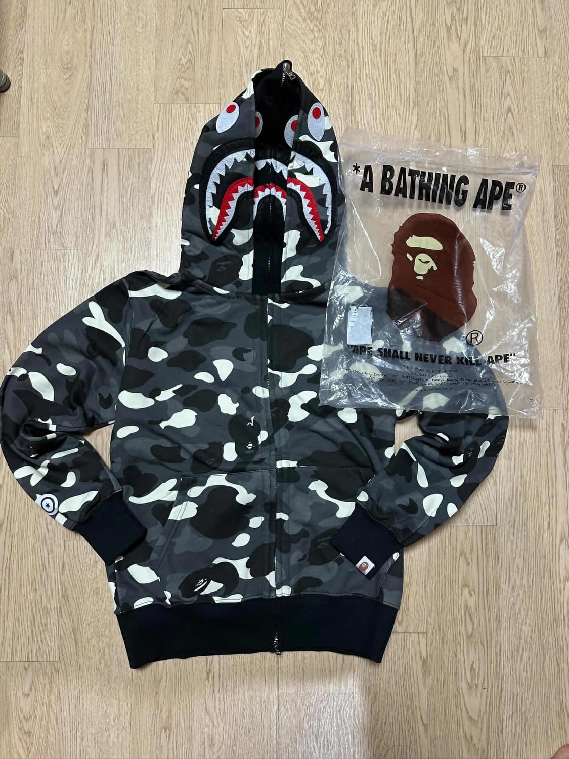 베이프 샤크 블랙 카모 후드집업 상품이미지1