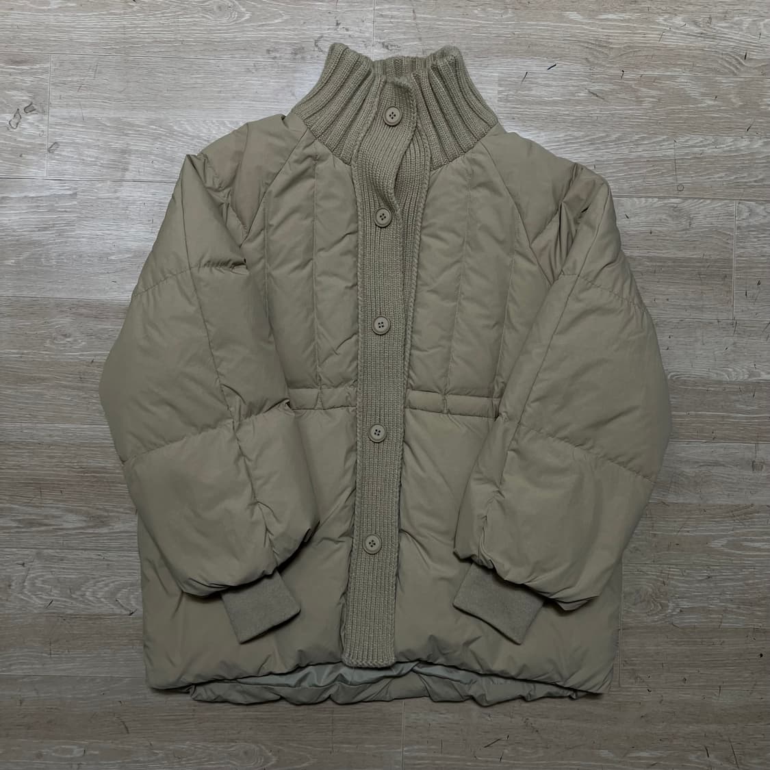 남성 니트 하이넥 배색 패딩 점퍼 [베이지] FREE 상품이미지1