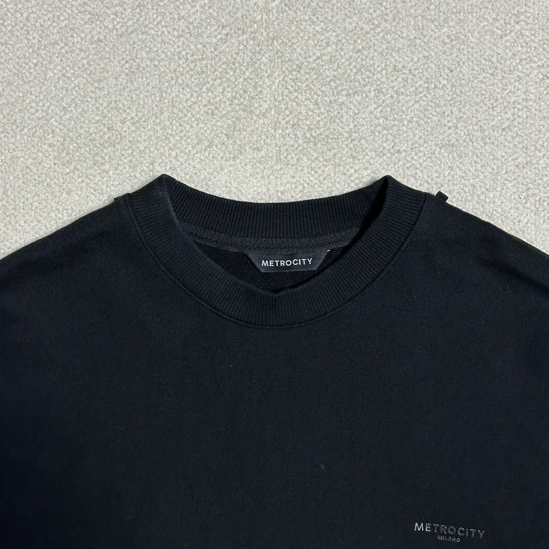 메트로시티 체인 목걸이 포인트 크롭 스웨트셔츠 상품이미지5