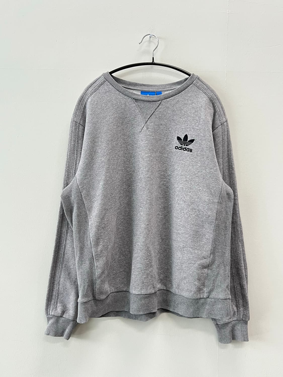 아디다스 오리지날 삼선 기모 라운드 맨투맨 그레이 상품이미지2