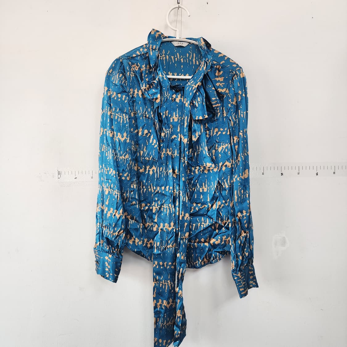 JESSI N.Y 리본 블라우스 패턴 블루 상품이미지1