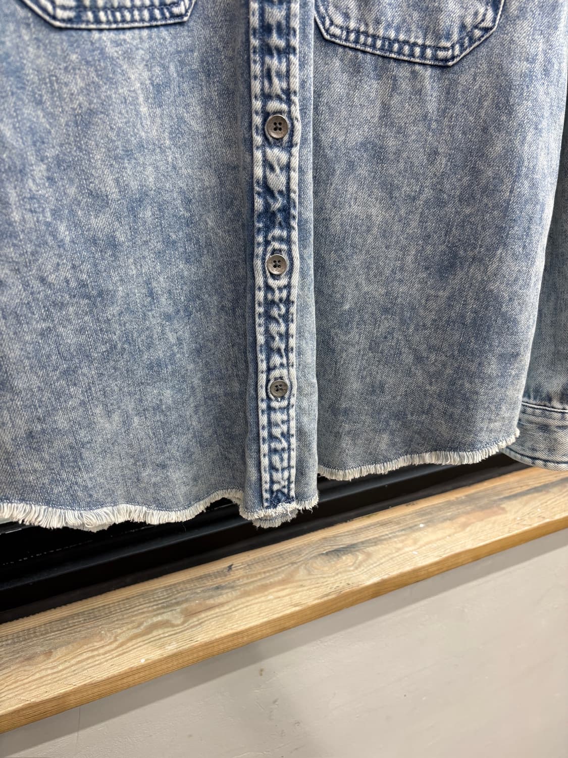 American Eagle 아메리칸 이글 에시드 데님 워싱 커팅 셔츠 상품이미지6