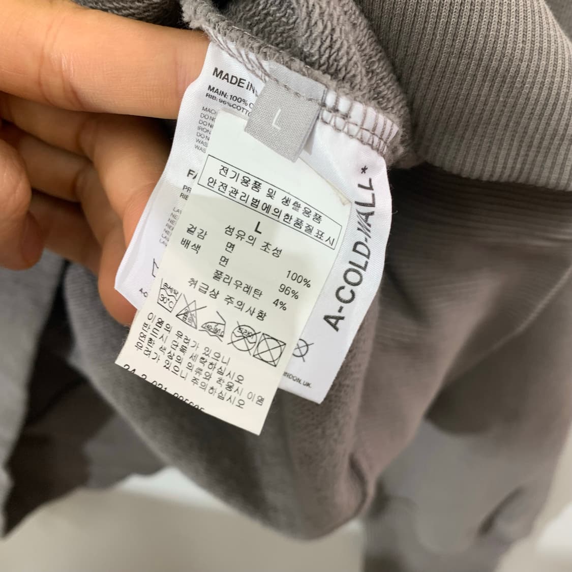 어콜드월 실리콘 패치 후드티 상품이미지4