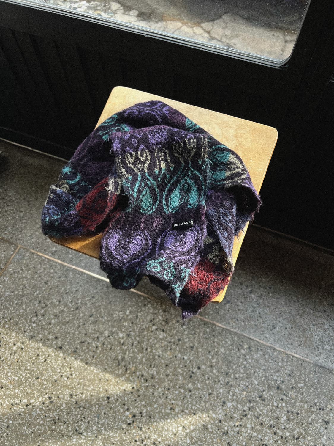 BUTAPANA Art Textured Scarf 상품이미지1