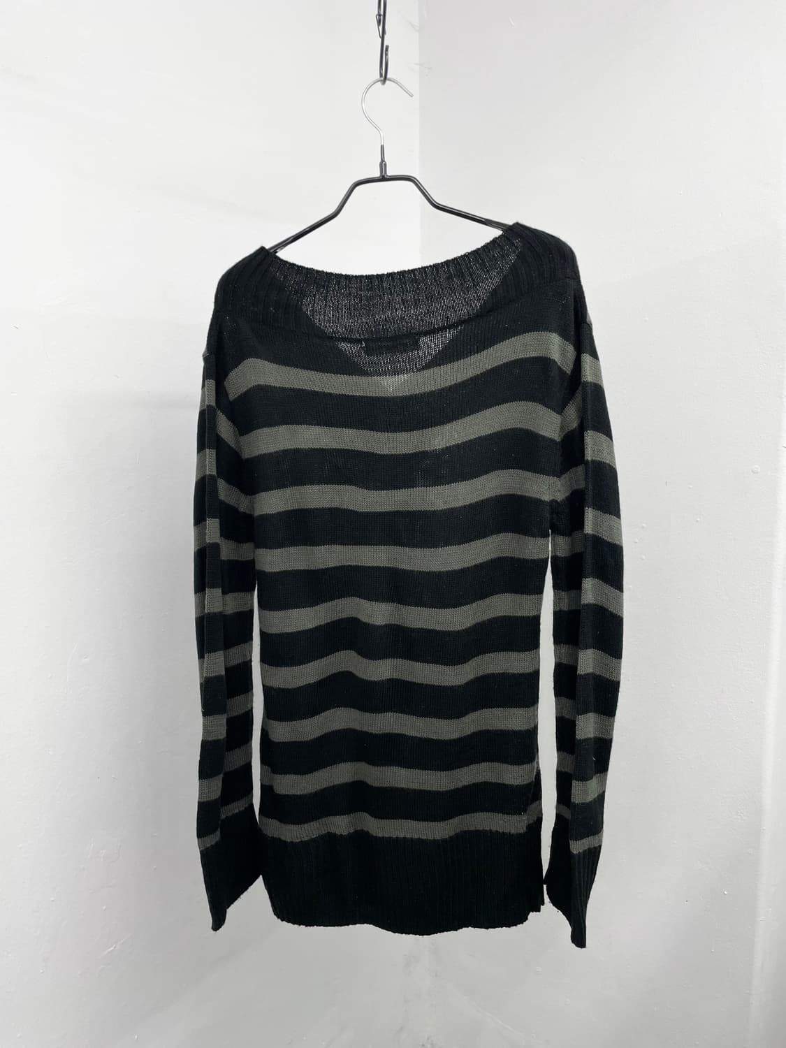 펑크 스트라이프 오프숄더 니트 상품이미지5